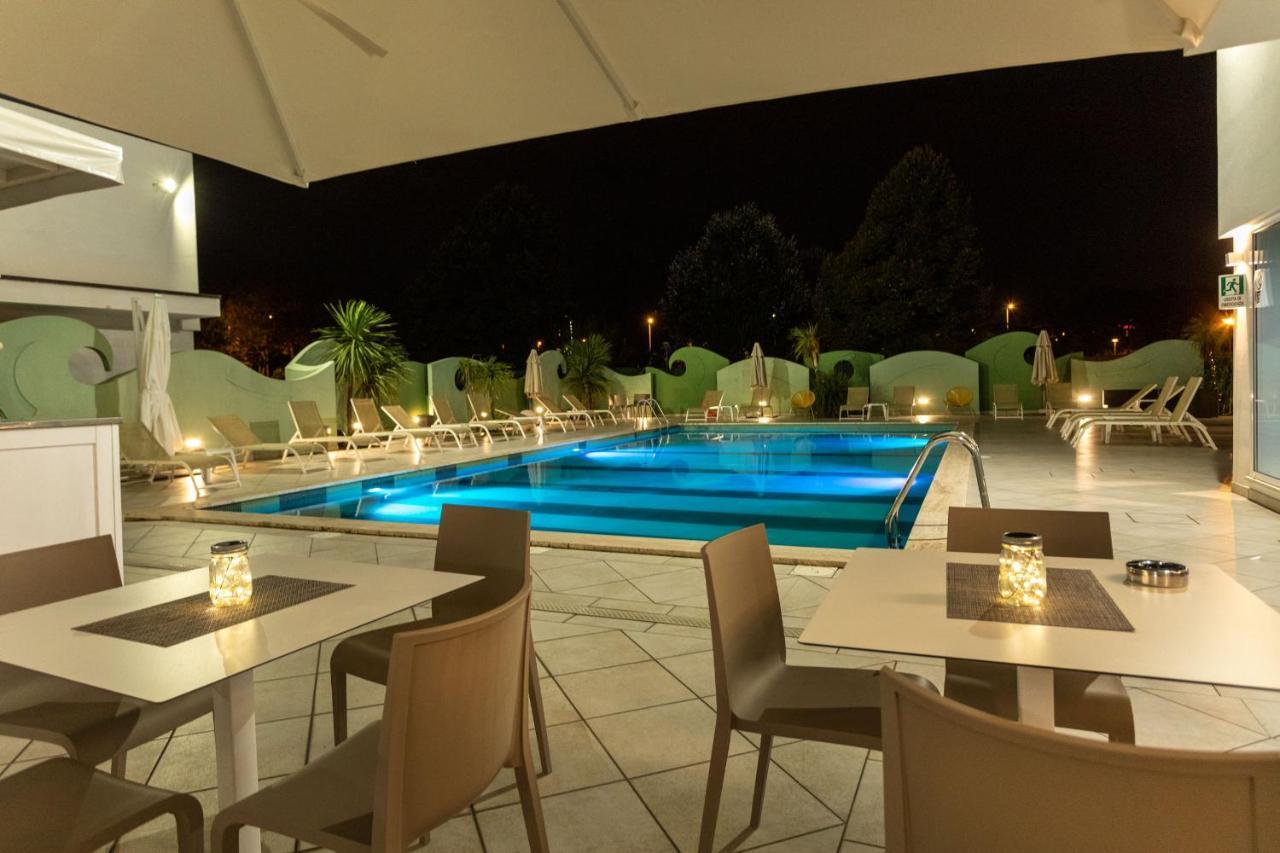 Nero D'Avorio Aparthotel&SPA Rimini Esterno foto